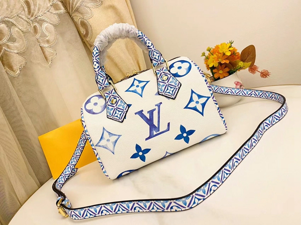 ルイヴィトンバッグ背面デザイン